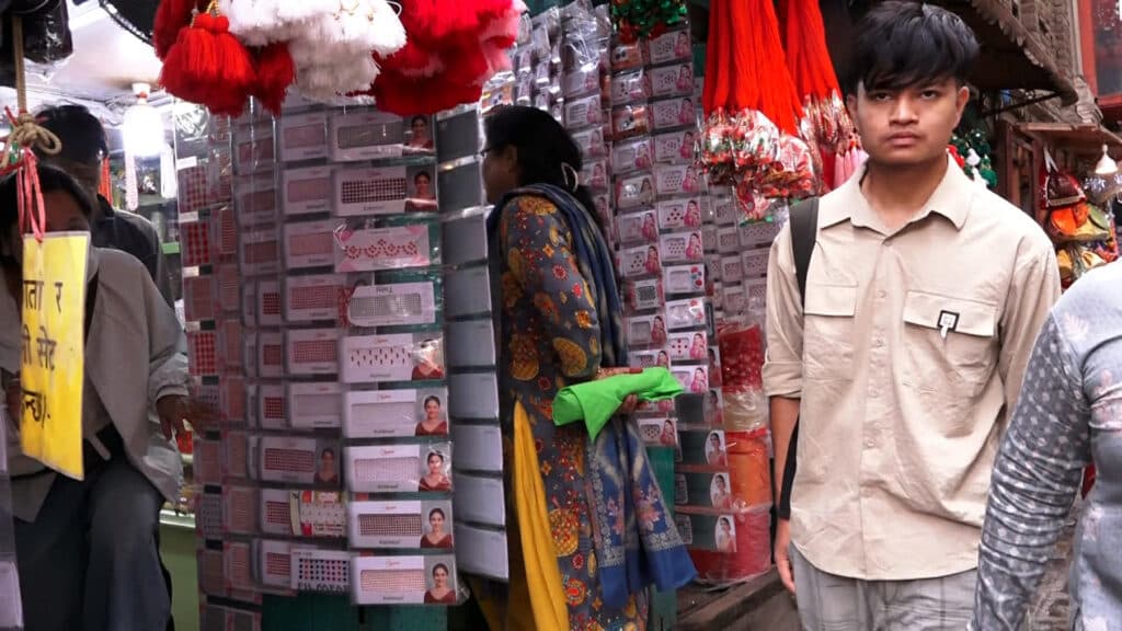 हरियो चुरा-पोतेको सिजनमै व्यापारी निराश, ग्राहक भने अनलाइनतिर