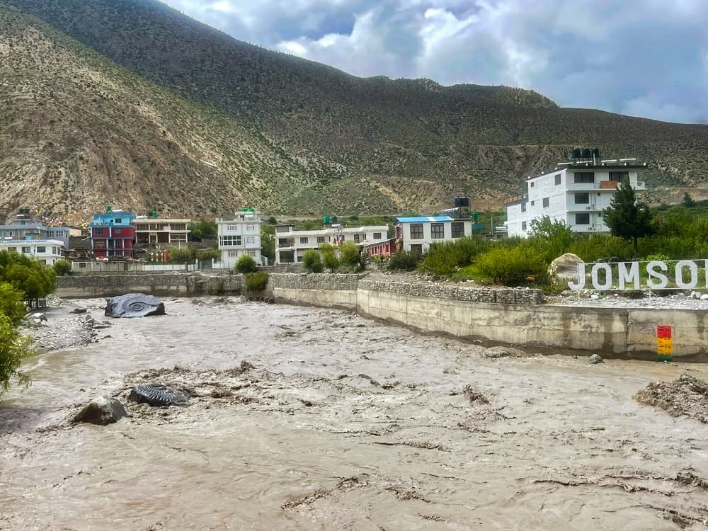 कालीगण्डकीले अँगाल्यो विश्वकै ठूलो शालिग्राम, मुस्ताङमा मनमोहक दृश्यले तान्दै पर्यटक
