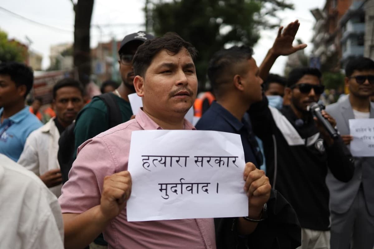 गणेश नेपालीको मृत्यु भएपछि माइतीघरमा प्रदर्शन (तस्बिरहरू)