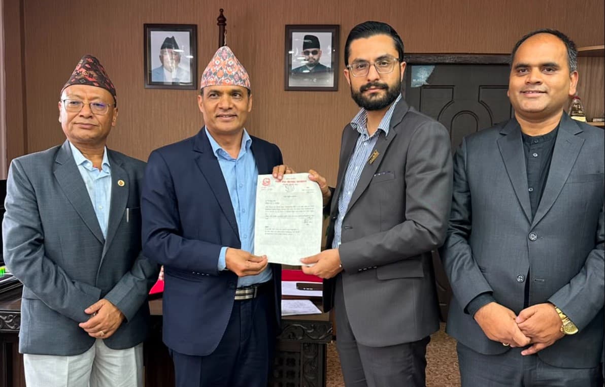 सहिद दशरथचन्द स्वास्थ्य विज्ञान विश्वविद्यालयका उपकुलपति र रजिष्ट्रारलाई शपथ ग्रहण