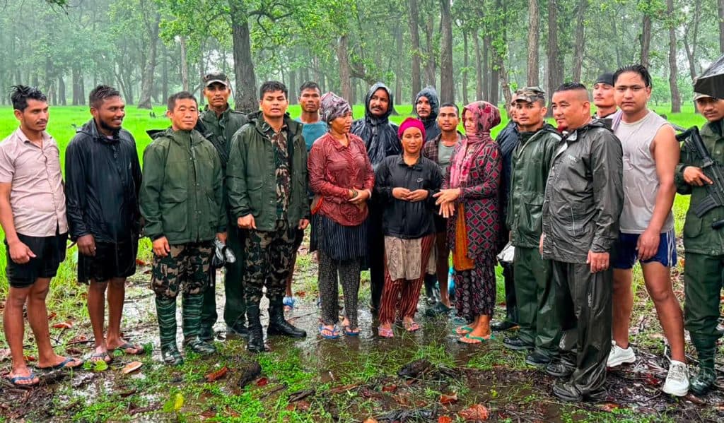 निकुञ्जभित्र च्याउ टिप्न गएका १४ महिला सम्पर्कमा आए