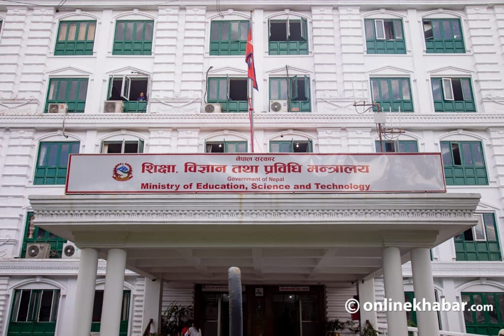 आइतबार पनि विद्यालय चल्न थालेपछि संघीय मामिलासँग शिक्षा मन्त्रालयको गुहार