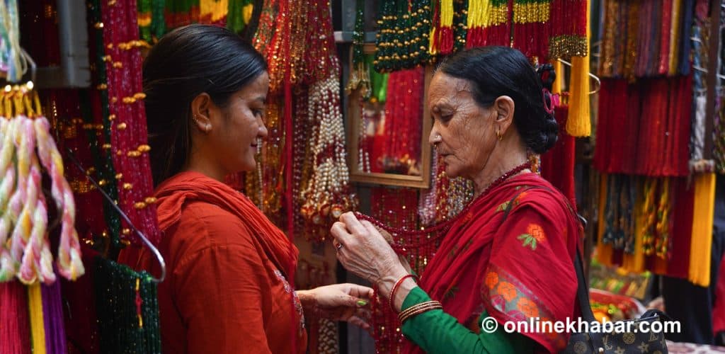 साउन लागेसँगै इन्द्रचोकको पोते बजारमा भ्याइनभ्याइ (तस्वीरहरू)