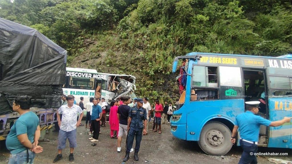 नारायणगढ-मुग्लिङ सडकमा दुर्घटना र जामको कारण बन्दै ‘ओभरटेक’