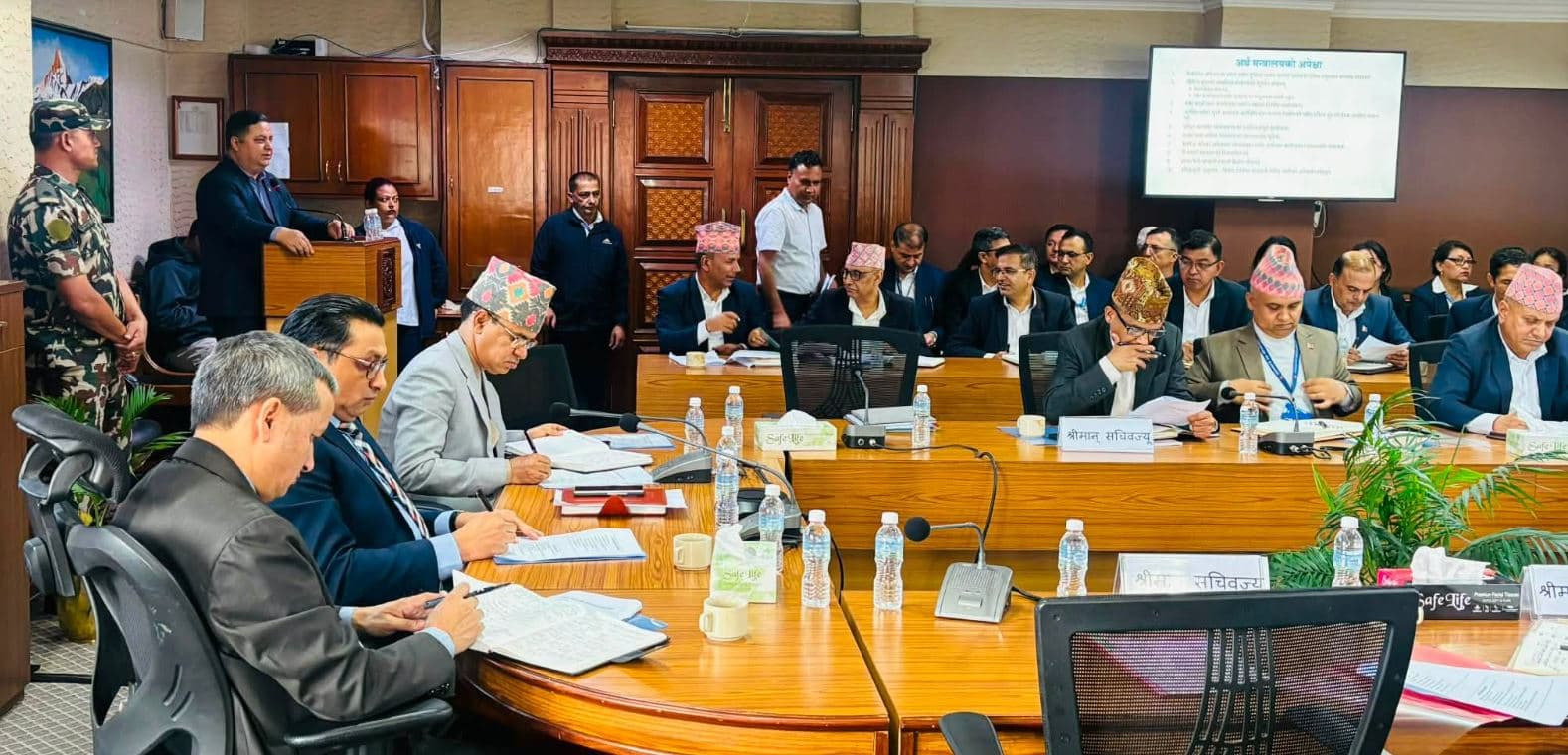 बजेट कार्यान्वयन गर्न अर्थमन्त्री वाग्लेले थाले छलफल