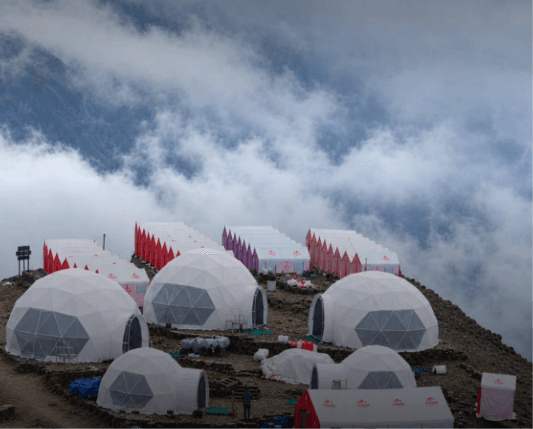 मनास्लु बेसक्याम्पमा आरोहीको चहलपहल