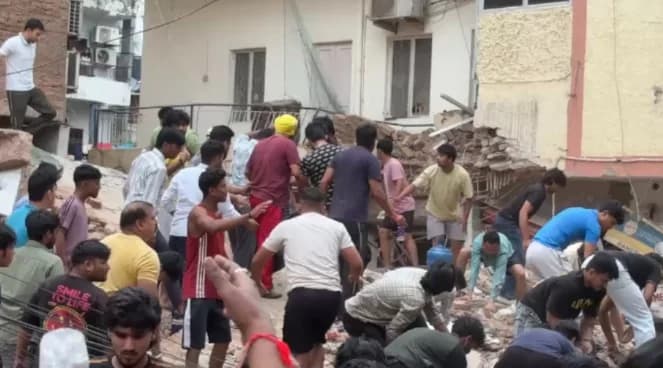 चारतले भवन भत्कियाे, ६० जना विद्यार्थी फसेको आशङ्का
