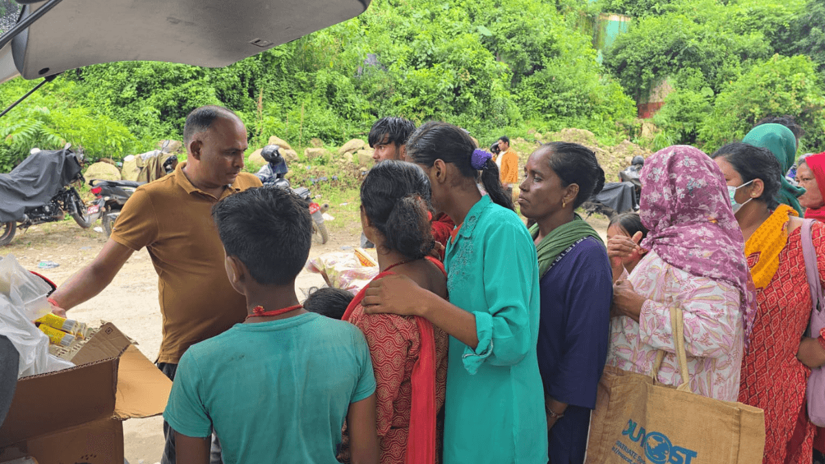 कवाड समाज नेपालद्वारा बाढीपीडितलाई राहत वितरण