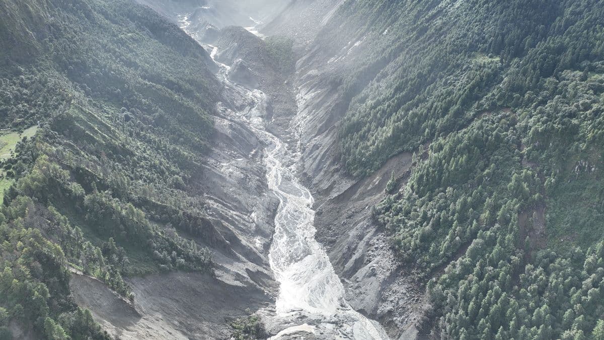 जहाँ केही बोरा चामल बाहेक राहत पुगेकै छैन, पैसा हुनेले पनि पाएका छैनन् खान