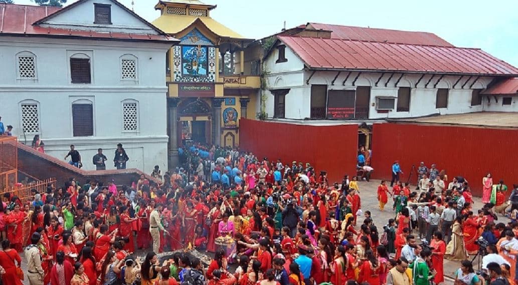 साउन १ : पशुपतिलगायत देशभरका शिवालयमा भक्तजनको घुइँचो