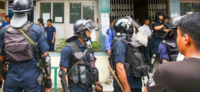 गणेश नेपालीको निधनपछि वीर अस्पताल परिसरमा तनाव (तस्विरहरू)